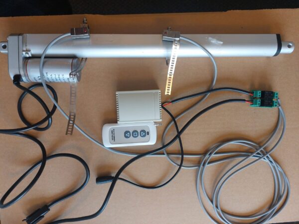 Lineaarimoottori 12V 300mm 1300N Työntöpituuden säätö